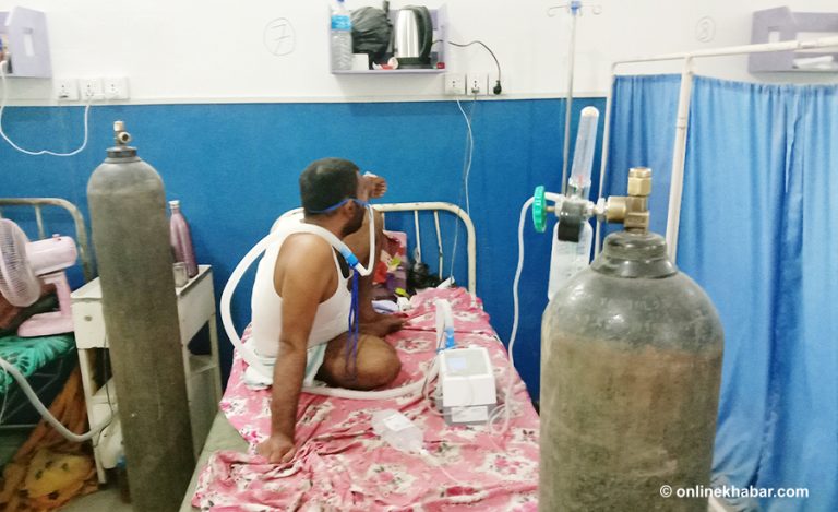 वीरगञ्जमा भेन्टिलेटर अभाव : बिरामी छटपटिएको टुलुटुलु हेर्दै आफन्त
