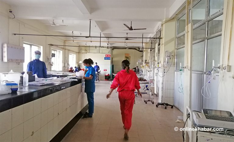 सरकारले तोकेको शुल्कमा कोभिडका बिरामीको उपचार गर्न अस्पताललाई प्रशासनको निर्देशन