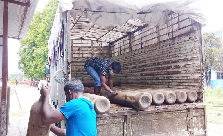 विना जानकारी विद्युत कटौतीले अक्सिजन उत्पादनमा असर
