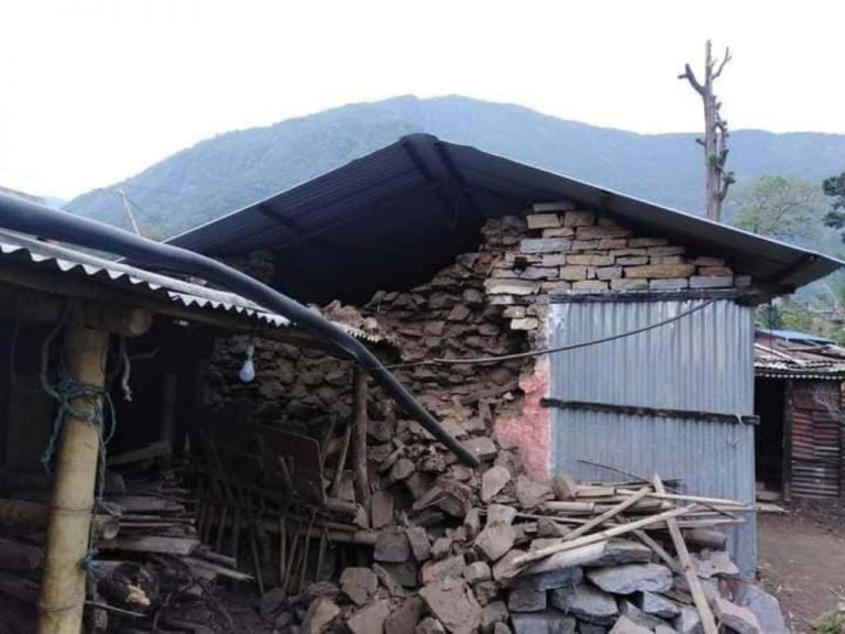 लमजुङ भूकम्पः चार घाइते, एक दर्जन घरमा क्षति