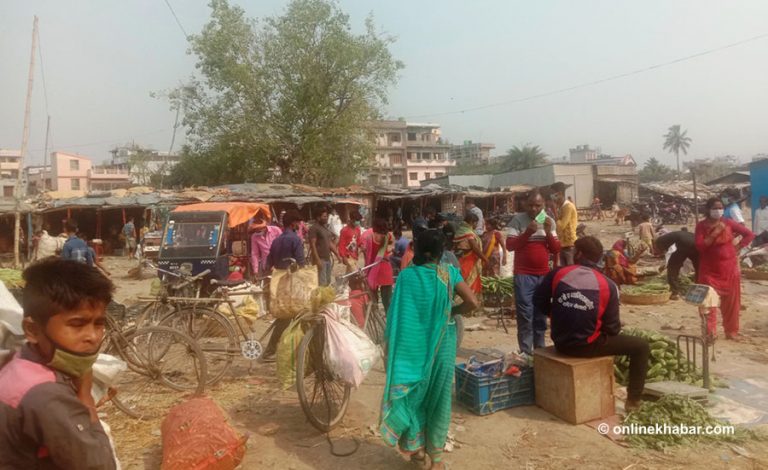 वीरगञ्जको तरकारी बजारमा भिड, पालना हुँदैन स्वास्थ्य मापदण्ड