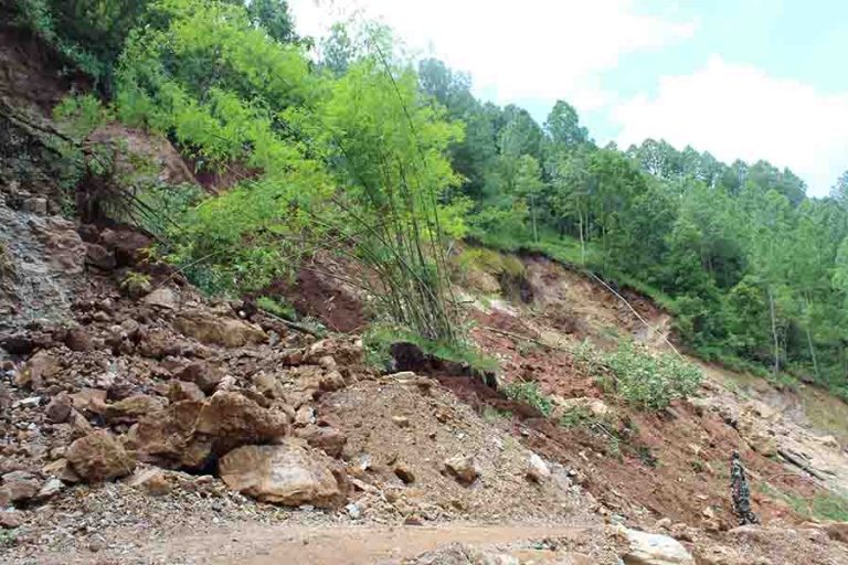 बाढी पहिरोबाट क्षति पुगेका घर पुनर्निर्माणका लागि अनुदान दिन थालियो