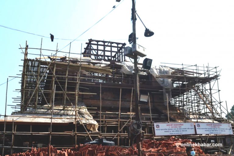 निषेधाज्ञामा पनि काष्ठमण्डप पुनःनिर्माणको काम धमाधम
