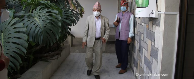 विपक्षी गठबन्धनको रिटमा हस्ताक्षर गर्न माधव पक्षका १८ सांसद बानेश्वरमा