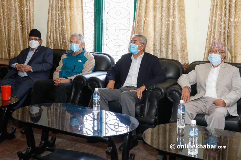 विपक्षी गठबन्धनको बैठक माधव नेपाल निवासमा बस्दै
