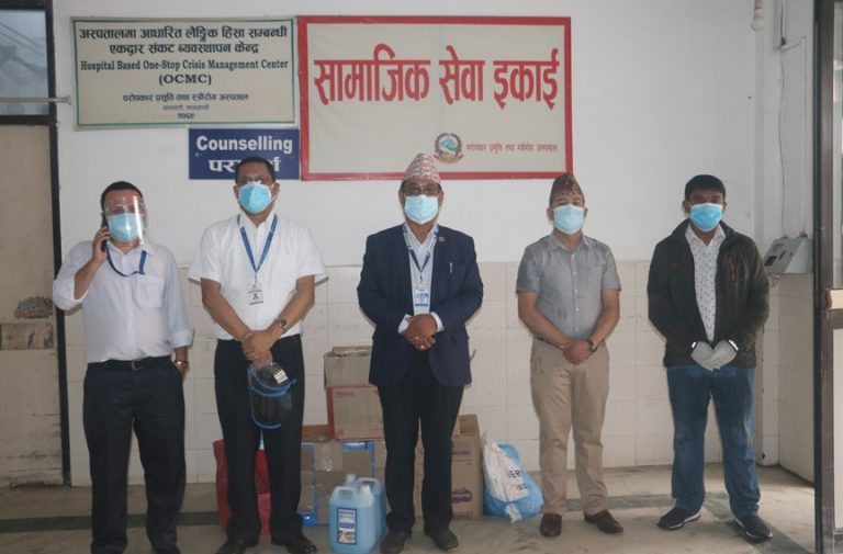 हिमालय सीमापार वाणिज्य संघले दियो प्रसूति गृहलाई स्वास्थ्य सामग्री