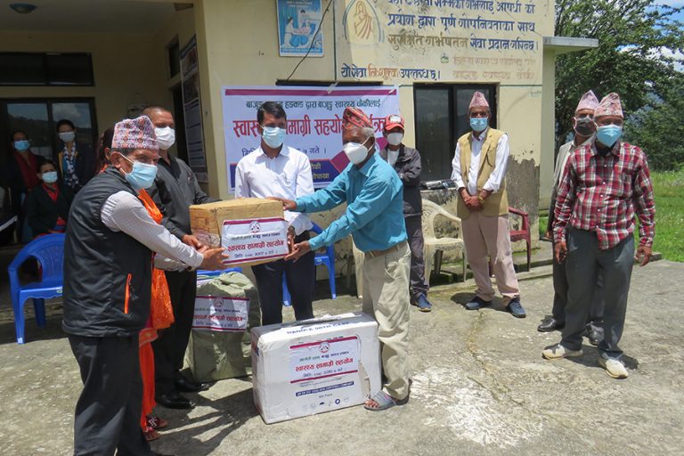 बाजुङ समाज हङकङद्वारा पर्वतको स्वास्थ्यचौकीलाई सहयोग