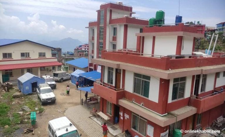 अस्पताल प्रमुखसँगको विवादपछि गोरखामा डाक्टरले दिए राजीनामा