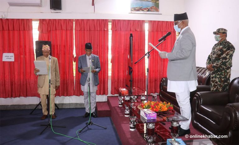 कर्णालीमा नवनियुक्त कांग्रेसका दुई मन्त्रीले लिए सपथ