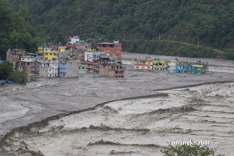 मेलम्चीको बाढीले थप तीन घर बगायो