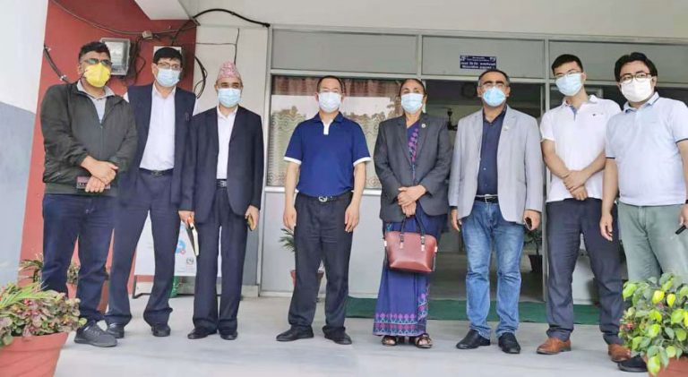 बागमती सरकारलाई हुवासिन सिमेन्टले दियो विभिन्‍न स्वास्थ्य सामग्री