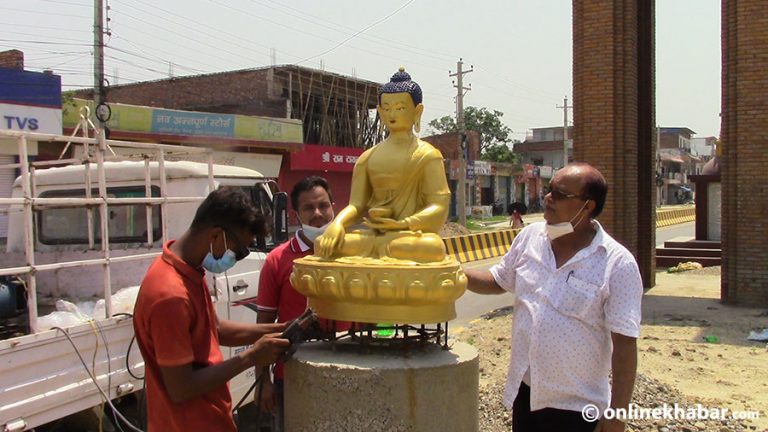 भैरहवाका मुख्य सडकमा बुद्धको मूर्ति राख्न थालियो