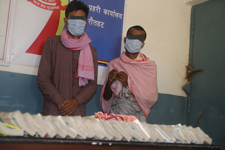 स्रोत नखुलेको पौने ३१ लाख रुपैयाँसहित दुईजना भारतीय पक्राउ
