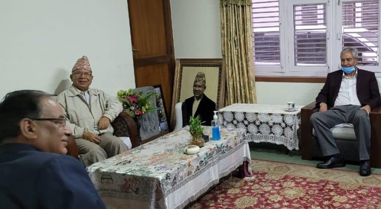 माधव नेपालको निवासमा देउवा र प्रचण्ड