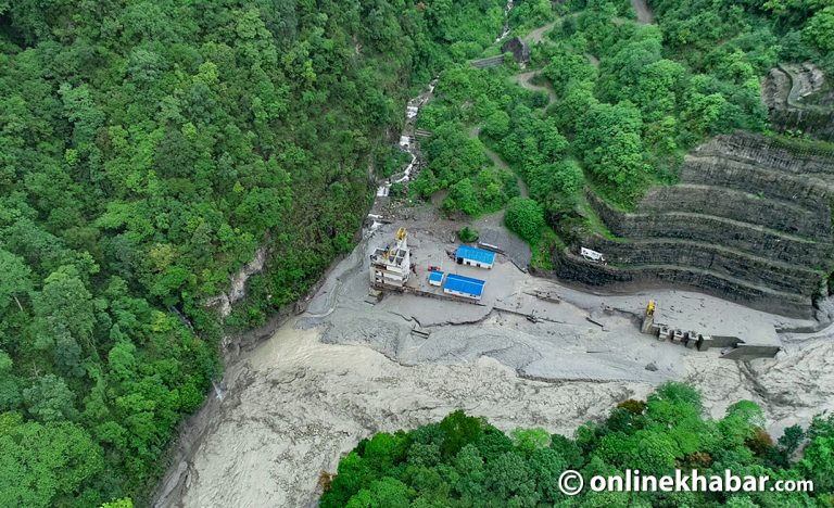 मेलम्चीको सुरुङ खाली गर्न कठिनाइ, सेनाको सहयोग खोजिँदै