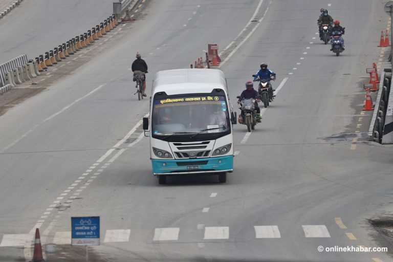 उपत्यकामा जोरविजोर प्रणाली हट्यो, सबै सार्वजनिक यातायात चल्ने