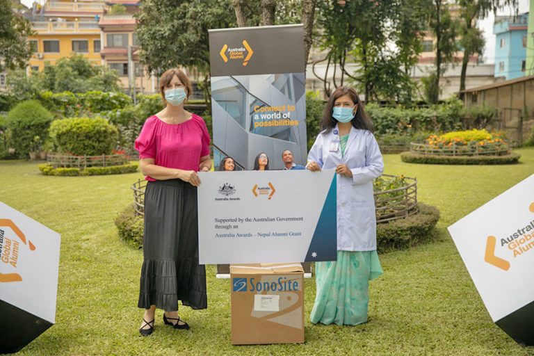 त्रिवि शिक्षण अस्पताललाई अष्ट्रेलियाबाट स्वास्थ्य उपकरण सहयोग