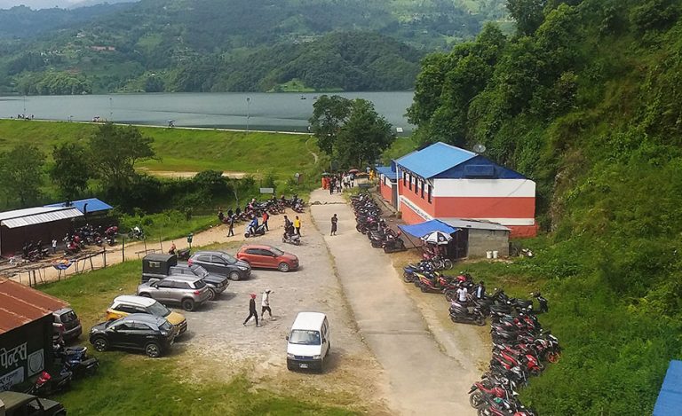 बेगनासमा आन्तरिक पर्यटक बढ्न थाले, व्यवसायीमा कोरोनाको त्रास कायमै