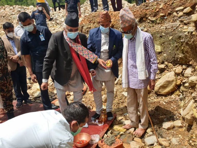 प्रदेशले शिलान्यास गर्ने, स्थानीय तहले विरोध गर्ने