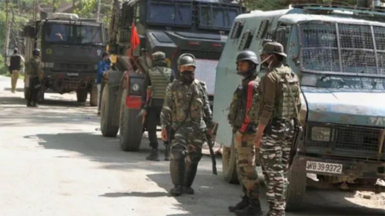 जम्मु-कश्मीरको पुलवामामा चरमपन्थीसँगको झडपमा भारतीय सुरक्षाकर्मीको मृत्यु