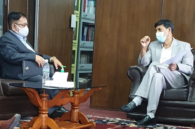 असोजभित्र कोरोनाविरूद्धको खोप लगाइसक्ने लक्ष्य लिन अर्थमन्त्रीको जोड