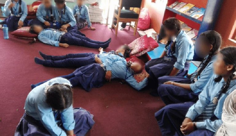 ठोरीका किशोरीमा ‘मास हिस्टोरिया’को समस्या, धामी-झाँक्रीको भरमा उपचार