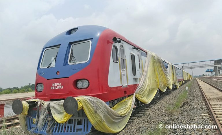 भित्रिएको एक वर्षसम्म पार्किङमै थन्कियो रेल