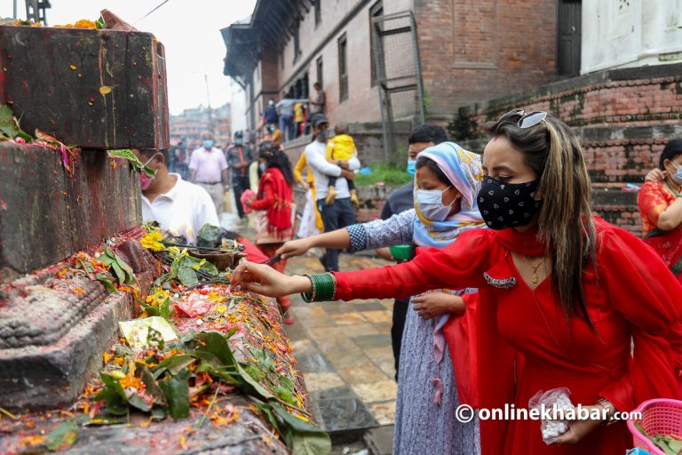 पशुपतिमा साउने सोमबारको चहलपहल