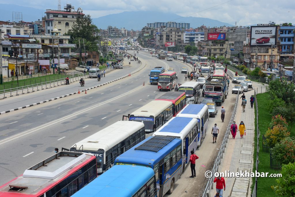 सार्वजनिक सवारी साधनमा २० वर्षे नीतिको असर र विकल्प 