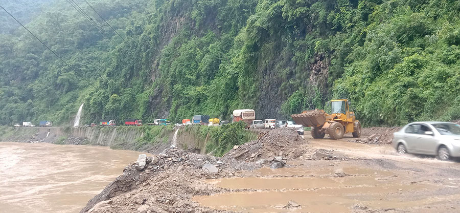 नारायणगढ-मुग्लिन सडकखण्ड एकतर्फी सञ्चालनमा