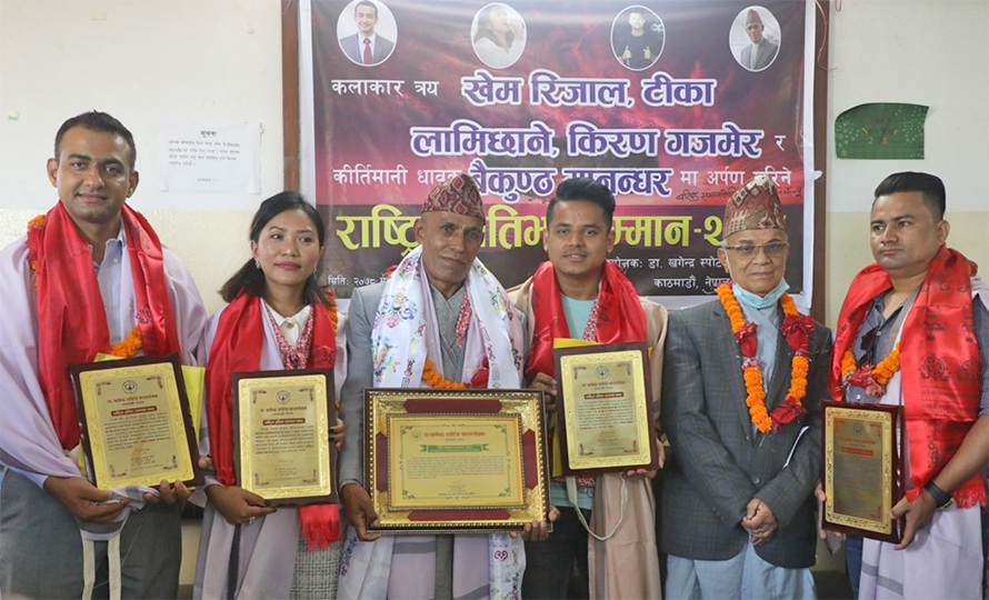 वैकुण्ठ मानन्धरलाई लाइफ टाइम अचिभ्मेन्ट अवार्ड