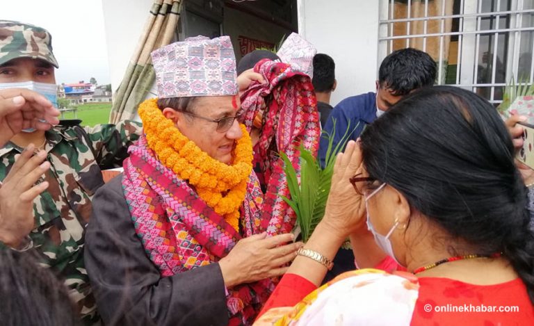 मुख्यमन्त्री आचार्यको कार्यालयमा बधाई, घरमा शोक