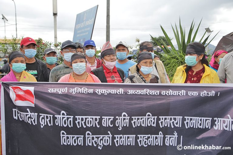 भूमि आयोग पुन:स्थापनाको माग गर्दै कोटेश्‍वरमा प्रदर्शन