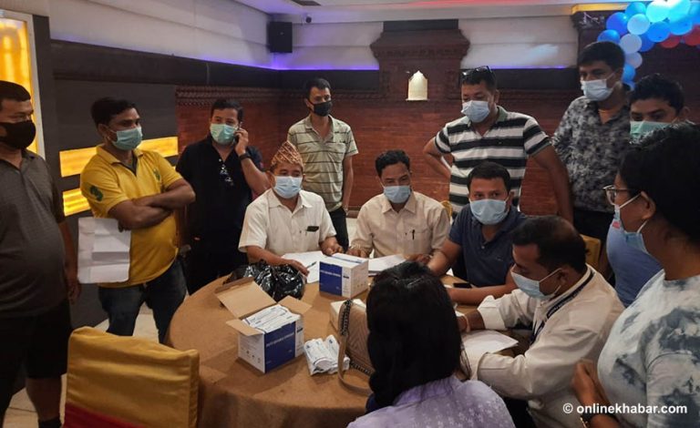 पर्सामा हाट बजारमा पनि खोप केन्द्र