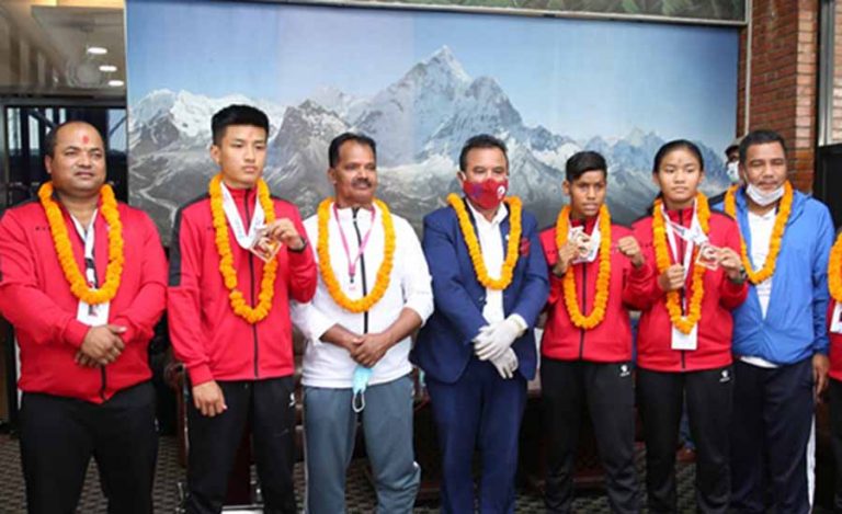 बक्सिङ खेलाडी स्वदेश फर्किए