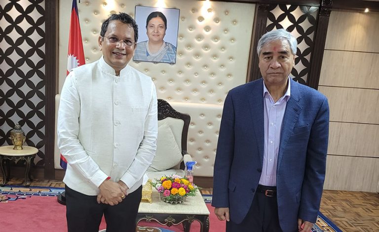 भाजपा विदेश विभाग प्रमुख काठमाडौंमा, प्रधानमन्त्रीसँग भेट