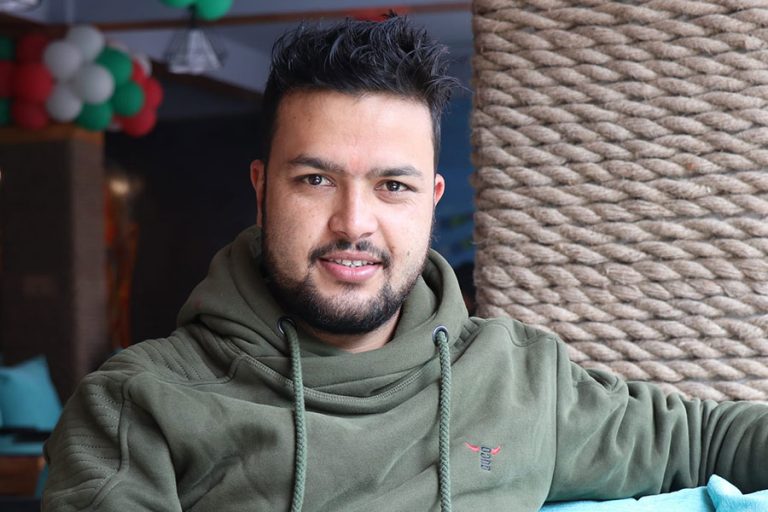 यो बाटो, त्यो बाटो…