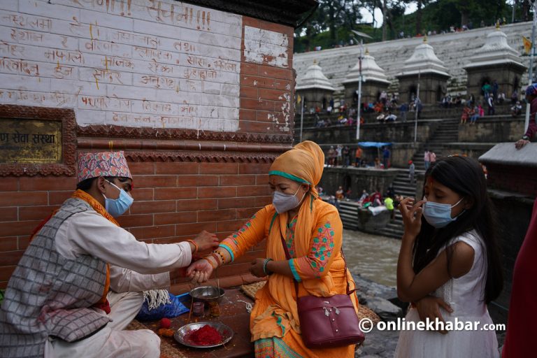 पशुपतिमा जनैपूर्णिमाका ९ तस्वीर
