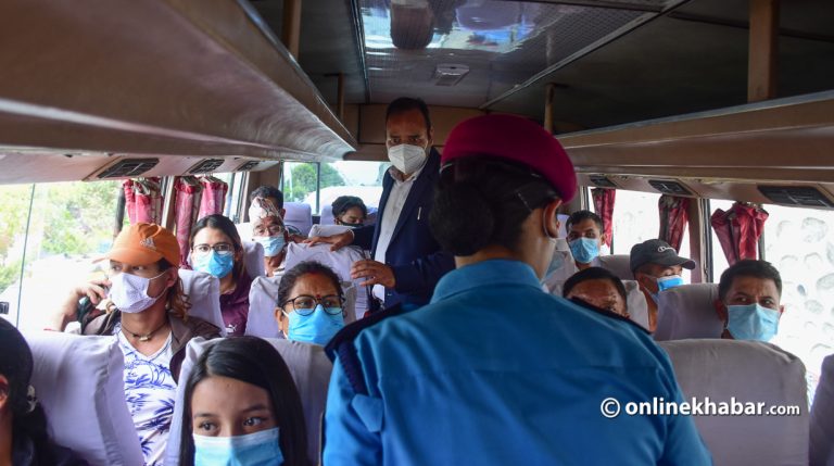 काठमाडौं प्रशासनले गर्‍यो मास्क नलगाई हिंड्नेलाई कारबाही (फोटो फिचर)