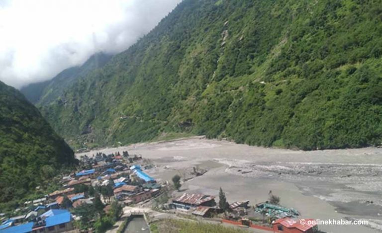बाढी-पहिरोको असर : गण्डकीका ग्रामीण भेगमा खाद्यान्न ढुवानीमा सकस