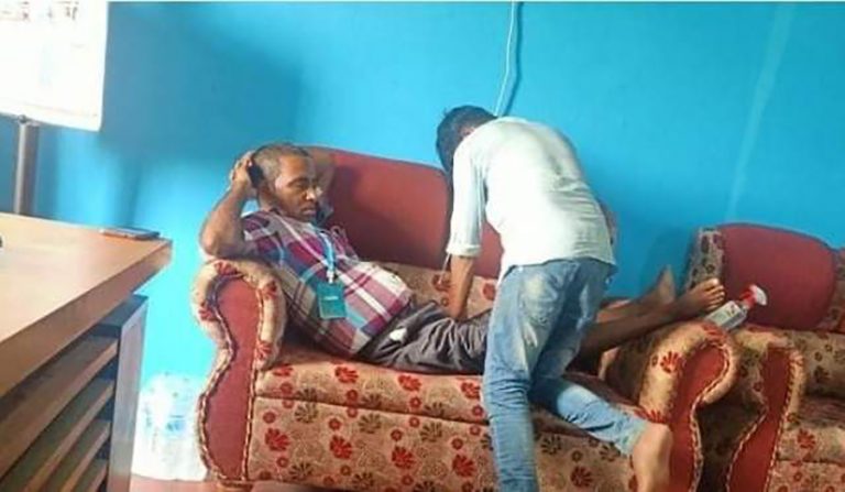 मेयरलाई कार्यकक्षमै मसाज !