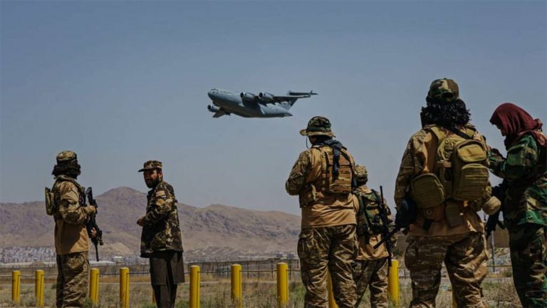 अफगानिस्तानबाट अमेरिका पूर्णरुपमा फिर्ता, तालिबानले मेसिनगन पड्काएर मनायो खुसियाली