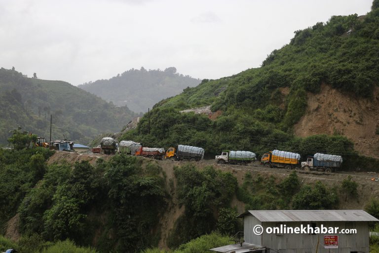 बञ्चरेडाँडामा फोहोर फाल्न नदिन सत्तारुढ ३ दल एकमत !