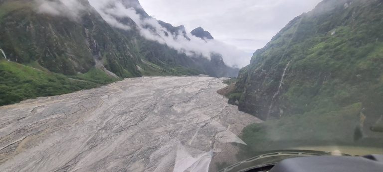 सिन्धुपाल्चोकमा विज्ञ टोली जाँदै, बाढी मापनको उपकरण नहुँदा समस्या