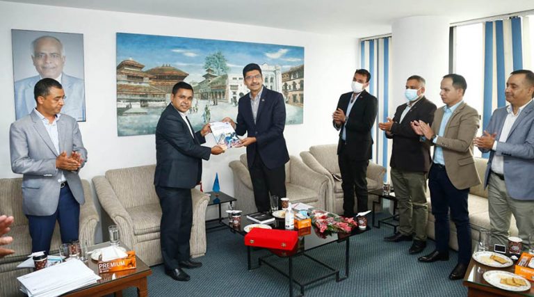 नाडाका अध्यक्ष दुलाल र नेपाल उद्योग परिसंघका अध्यक्ष अग्रवालबीच भेट