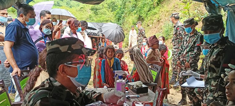 बस्तीमा सरकारी स्वास्थ्य शिविरपछि राउटे खुशी