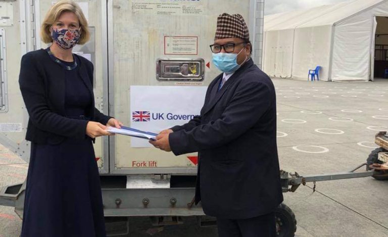बेलायतले दिएको एक लाख ३० हजार डोज खोप नेपाल आइपुग्यो