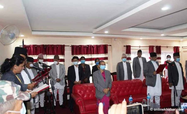 वाग्मतीमा मुख्यमन्त्री शाक्यले दिइन् मन्त्रिपरिषदलाई पूर्णता, ६ मन्त्री र ४ राज्यमन्त्री थपिए