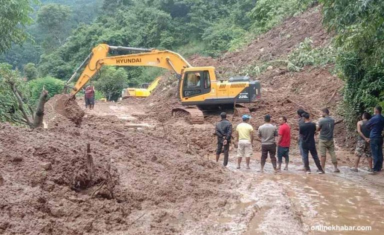 पहिरो हटाउन बुटवल-पाल्पा सडक दुई दिनसम्म दैनिक ११ घण्टा बन्द हुने