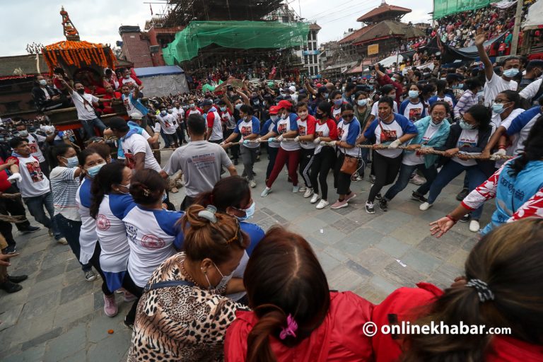 वसन्तपुरमा महिलाले ताने इन्द्रजात्राको रथ